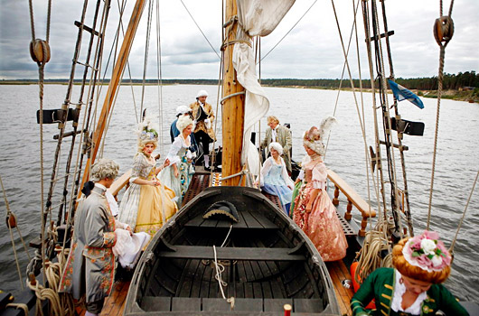 Svinības viduslaiku stilā uz burinieka klāja Svinības viduslaiku stilā uz burinieka