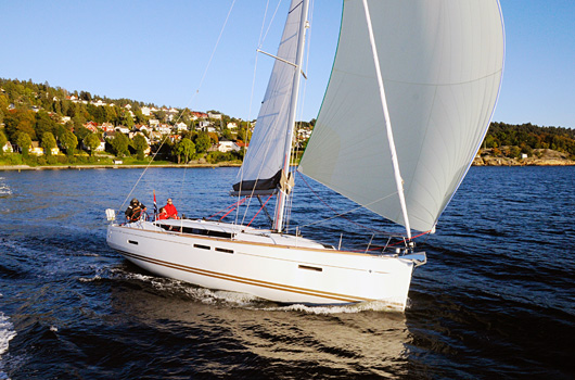 Jahtas Jeanneau Sun Odyssey 409 noma bez kapteiņa Jahtas Jeanneau Sun Odyssey 409 noma bez kapteiņa