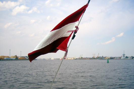 Anno Domini karogs burājot Daugavgrīvā Anno Domini karogs burājot Daugavgrīvā