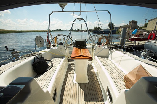 Jahtas Džesika kokpits Jahtas Džesika kokpits