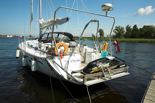 Ūdensmotocikls uz Jahtas Džesika Ūdensmotocikls uz Jahtas Džesika