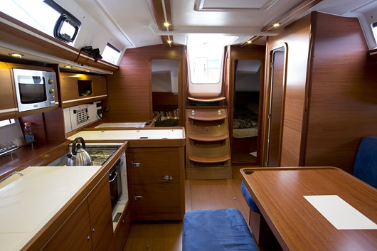 Jahtas salonā Jahtas Hugo salonā